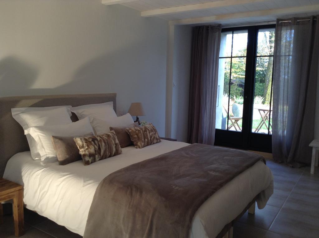 Bed and Breakfast La Grange D'Aunis Aigrefeuille-dʼAunis Habitación foto