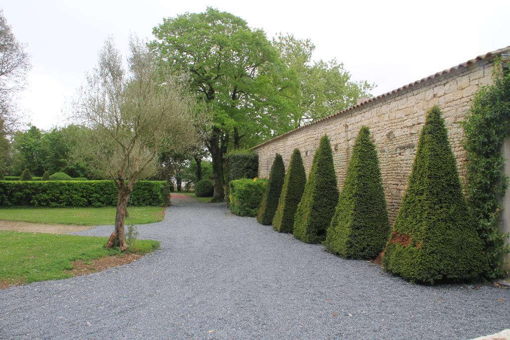 Bed and Breakfast La Grange D'Aunis Aigrefeuille-dʼAunis Exterior foto